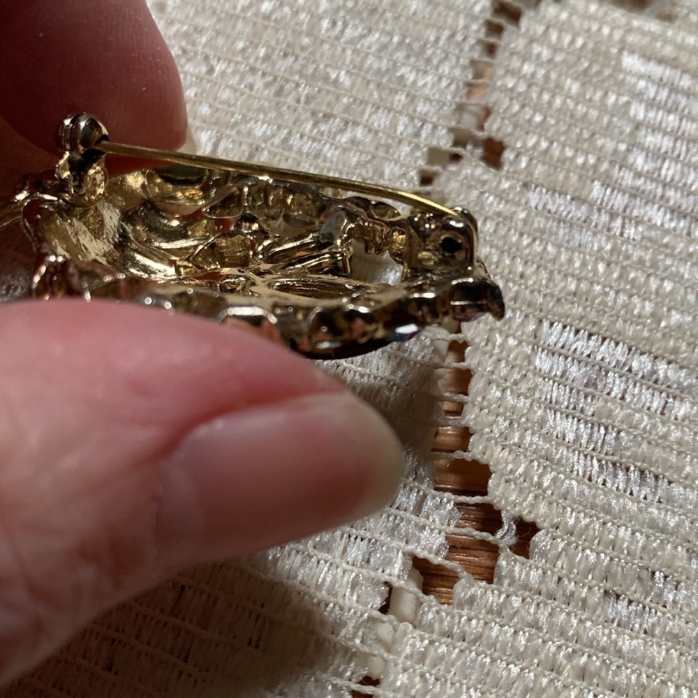Elegant Gold and Brown Leaf Brooch - Picture 4 of 7